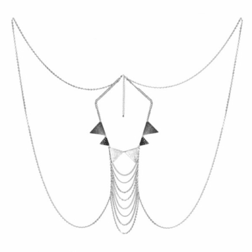 RiRi’s silver triangle fashion body chain
